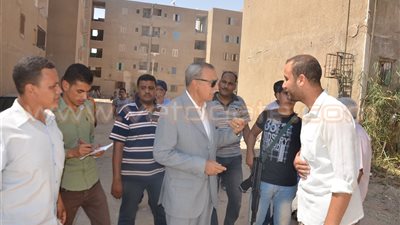 بالصور.. محافظ قنا يتابع حملات النظافة بمنطقتي المساكن والكنوز