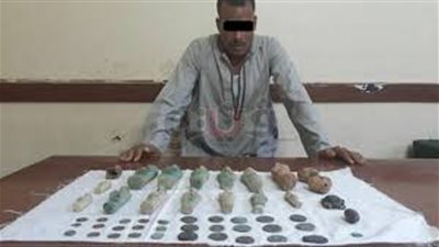 ضبط 147 قطعة أثرية بحوزة عاطل في أسيوط