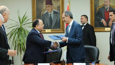 وزيرا المالية والاتصالات: إدراج 
