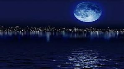 البحوث الفلكية: سكان مصر والعالم يشاهدون «القمر الأزرق» غدا