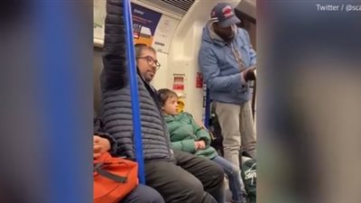 مسلمة تتصدى لمتعصب هاجم عائلة يهودية في مترو لندن (فيديو)