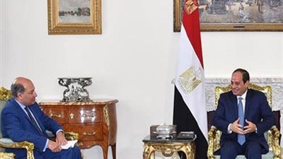 السيسي يستقبل رئيس البنك الأوروبي لإعادة الإعمار والتنمية.. يؤكد: نقدر التعاون المشترك.. نتطلع لاستكشاف المزيد في ضوء عملية التنمية المستدامة.. وسوما تشاكرابارتي يشيد بنجاح برنامج الإصلاح الاقتصادي