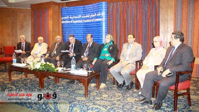 بالصور والفيديو.. «الوكيل» يقدم نتائج «الغرف التجارية» على بنود الدستور