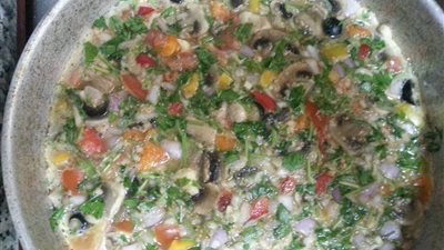 طريقة إعداد العجة بالخضراوات والمشروم