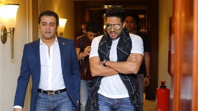 محمد حماقى يصل مؤتمر إطلاق خدمة «عيش مع حماقى»