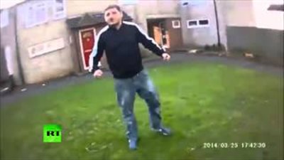 بالفيديو.. شاهد طريقة الشرطة الأمريكية والبريطانية في القبض على مسلح