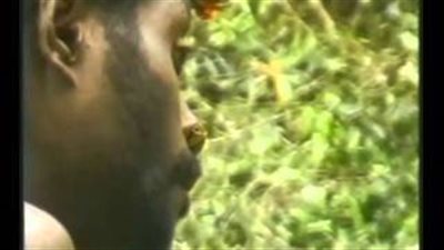 بالفيديو.. رد فعل قبيلة حجرية ترى المرايا ورجل أبيض لأول مرة