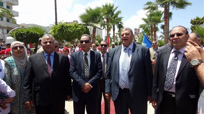 محافظ ومدير أمن دمياط يحتفلان بالعيد القومي (فيديو وصور)