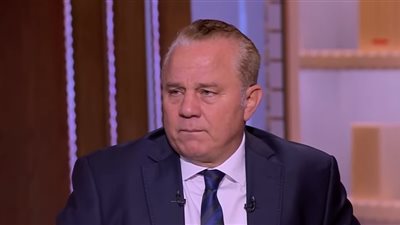 انهيار شوقي غريب من البكاء على الهواء بعد سماع أغنية وطنية (فيديو)