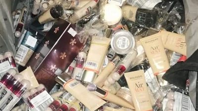 ضبط مستحضرات تجميل وأجهزة 