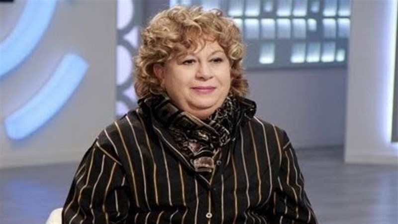  الفنانة سمية الألفي