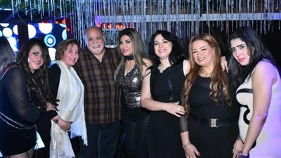 منى إش إش تحتفل بعيد ميلادها بحضور نجوم الفن والمجتمع (صور)