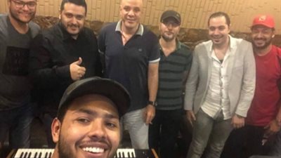 محمد شاهين ينتهي من تسجيل أغنية شعبية في ألبومه الجديد