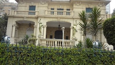 إقبال كبير على ورش الحرف التقليدية بمتحف أحمد شوقي