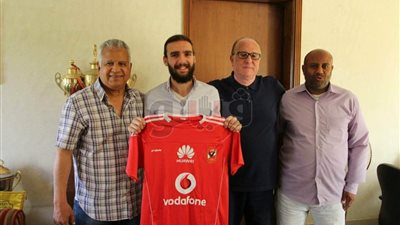 رسميًا.. الجبالي يوقع للأهلي (صور)