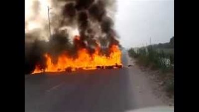 الإخوان يقطعون طريق 