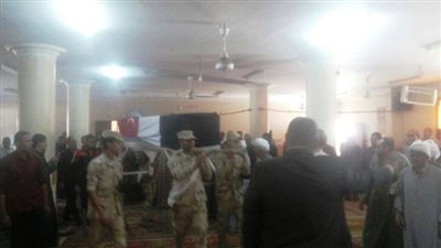 استياء أهالي «العلوية» لعدم حضور محافظ الشرقية جنازة شهيد العريش (صور)