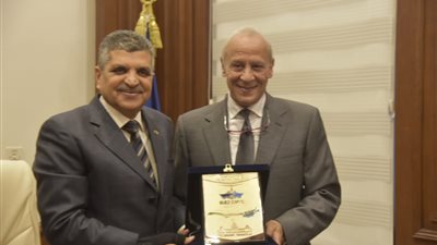 اتفاق بين الصيد وهيئة قناة السويس لحل أزمة أرض فرع بورسعيد وديا