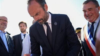 رئيس وزراء فرنسا يشارك في حفل تكريم القديسة «جان دارك» (صور)