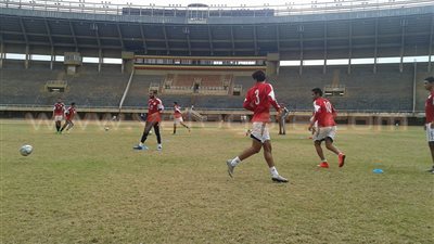 بالصور.. المنتخب الأوليمبي يؤدي مرانه وسط الأمطار في أوغندا