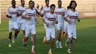 لاعبو الزمالك يغادرون مسرح الاحتفال بالدوري