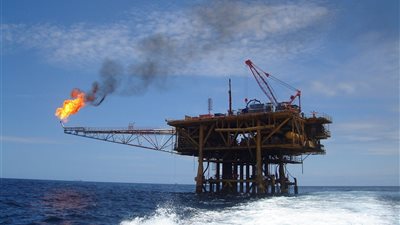 النفط يستقر برغم زيادة المعروض