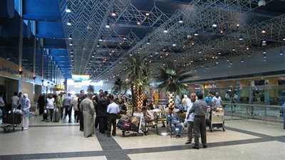 ضبط 22 هاربا خلال حملة أمنية بمطار القاهرة