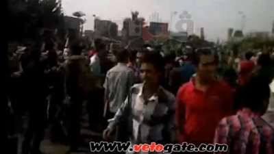 بالفيديو..طلاب المحظورة يقطعون الطريق أمام جامعة الزقازيق