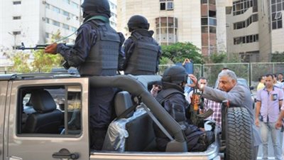 وصول قوات فض الشغب والانتشار السريع لشارع الطالبية