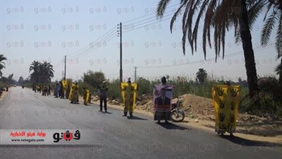 بالصور.. سلسله بشرية لأنصار 