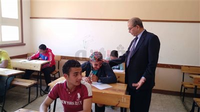 التعليم تتابع انتظام الامتحانات ببورسعيد الزخرفية الصناعية