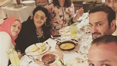 بالصورة.. حفل عشاء على شرف «أحلام» بإسبانيا