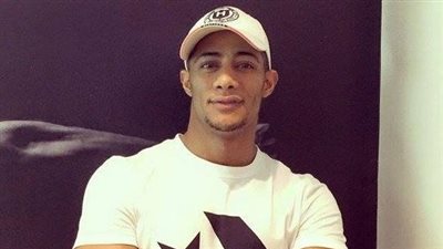 محمد رمضان يصل مطار القاهرة عائدًا من المغرب