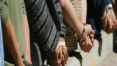 ضبط ٣عاطلين لسرقتهم أبواب المقابر في حلوان