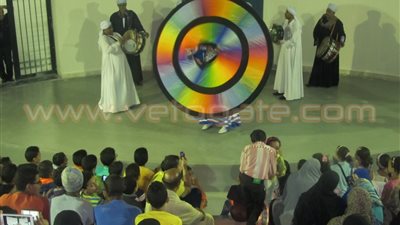 بالصور.. «التنورة» تقدم عروضها التراثية بمكتبة مصر العامة