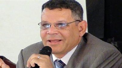 اختيار نقيب أطباء الأقصر لمناقشة معايير ترخيص مراكز الحقن المجهري