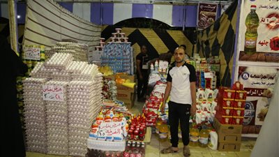 أهالي قنا: «الأسعار نار».. والمحافظ: معارض «أهلا رمضان» تواجه الغلاء (صور)