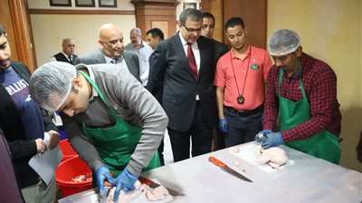 وزير القوى العاملة يتفقد اختبارات المتقدمين للعمل بدولة خليجية