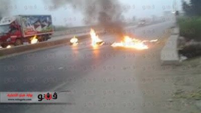 مجهولون يقطعون طريق 