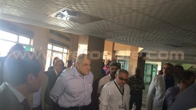 «محلب» يصل الإسماعيلية ويتفقد المستشفى العام