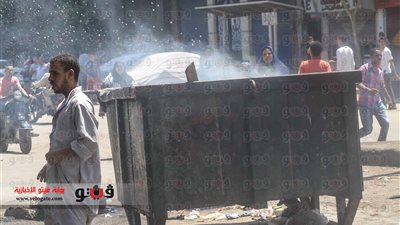 بالصور.. أهالي المطرية يطفئون النار التي أشعلها الإخوان بالشوارع