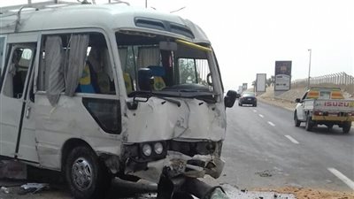 إصابة ١٠ سائحين في انقلاب أتوبيس سياحي بطريق مطار القاهرة