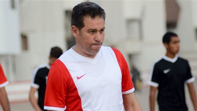 خالد جلال يعقد جلسة مع لاعبي الزمالك قبل المران
