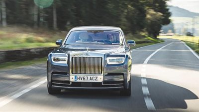 رولز رويس تنتج أول سيارة سيدان في بريطانيا