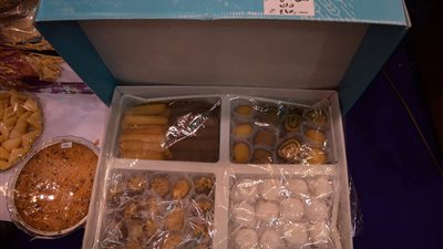 قائمة أسعار كعك وبسكويت العيد المخفضة بمعرض أهلا رمضان (صور)