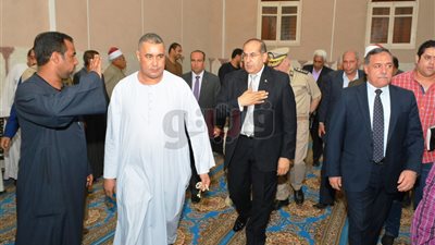 محافظ سوهاج يؤدي واجب العزاء في شهيد العملية الشاملة بسيناء (صور)