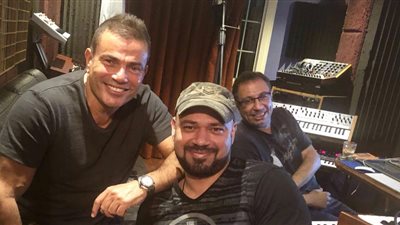 عمرو دياب وخالد تاج الدين وطارق مدكور في كواليس تسجيل ألبومه الجديد