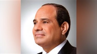 السيسي يلتقط الصور التذكارية مع الشباب بأنفاق 3 يوليو