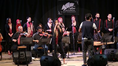 مصطفى حسين يبدع بأغانيه في ساقية الصاوي (صور)