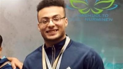 عبدالغفار يهنئ طالبا لفوزه بالمركز الأول ببطولة العالم للقوى البدنية بفنلندا